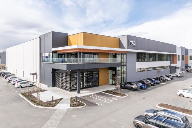 Plus de détails pour 3353 194 St, Surrey, BC - Industriel à louer