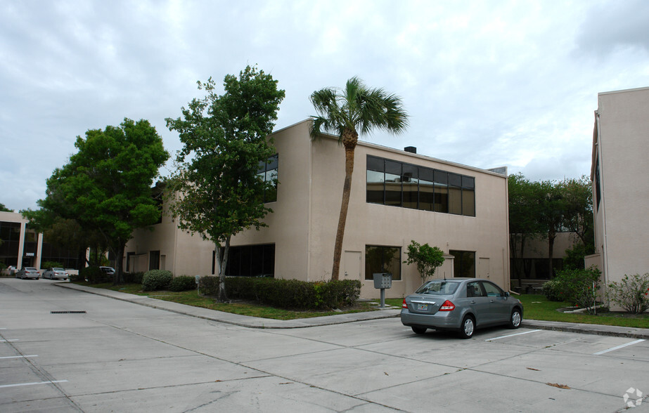 3804 Gunn Hwy, Tampa, FL for sale - Primary Photo - Image 3 of 37