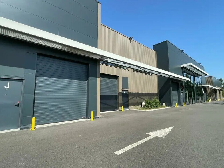 Flex in Mérignac for lease - Building Photo - Image 2 of 9