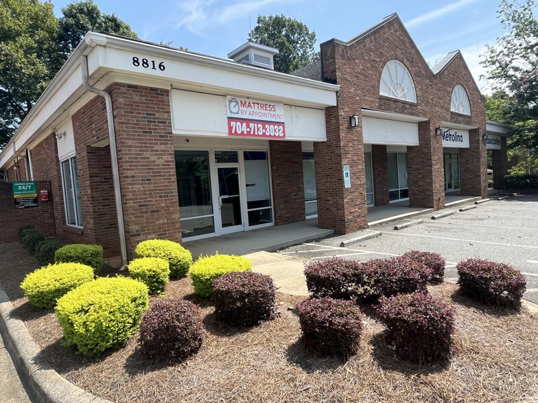 8816 University East Dr, Charlotte, NC for lease - Building Photo - Image 2 of 8