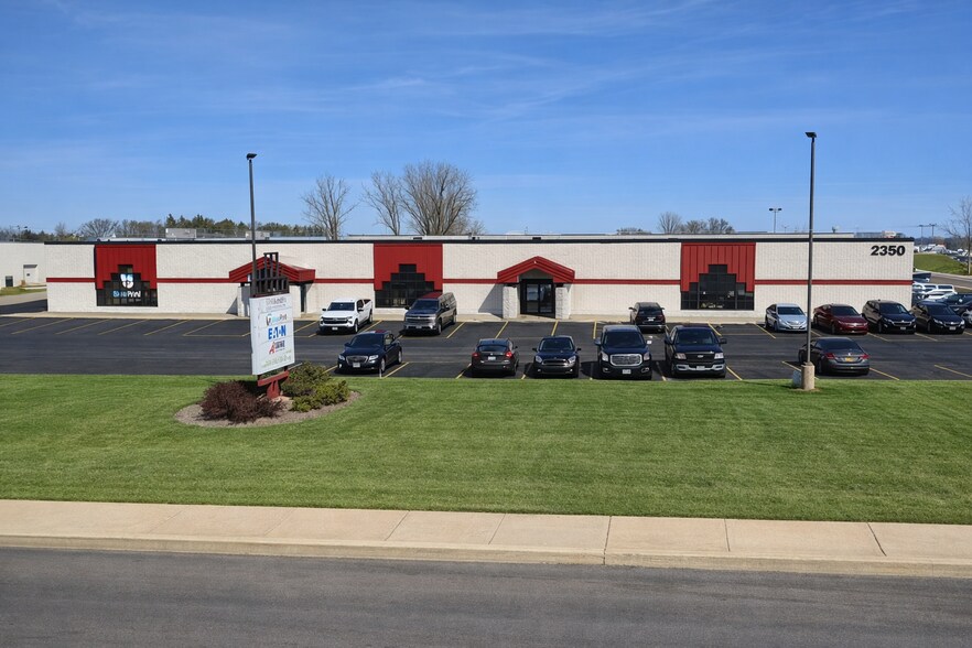 2350 W Pershing St, Appleton, WI à louer - Photo du bâtiment - Image 1 de 2