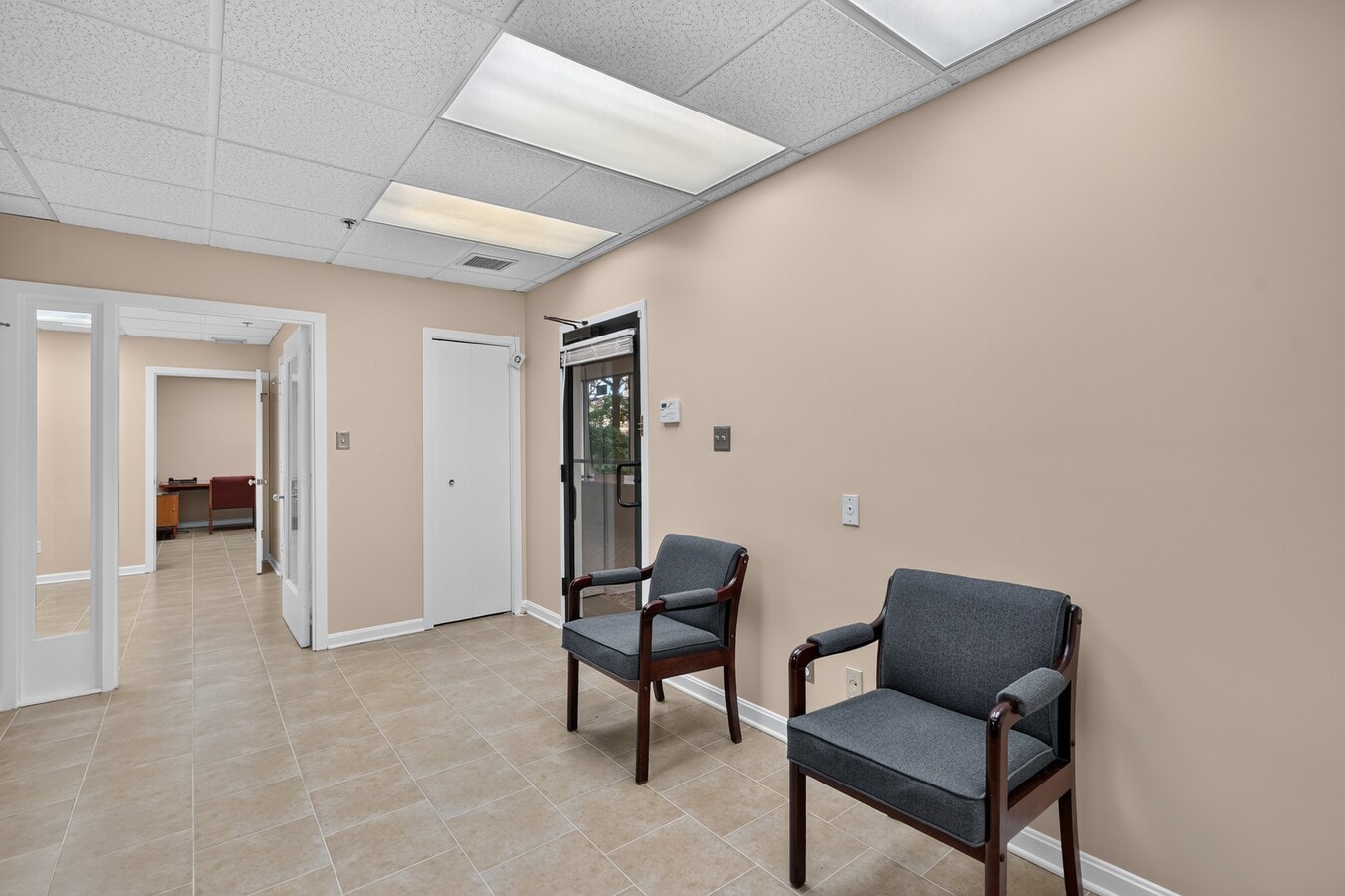 3713 S George Mason Dr, Falls Church, VA 22041 - Unité C1W - - Photo intérieure - Image 1 of 26