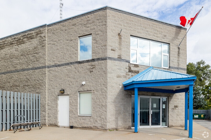 867 St. Laurent Blvd, Ottawa, ON à vendre - Photo du bâtiment - Image 1 de 4