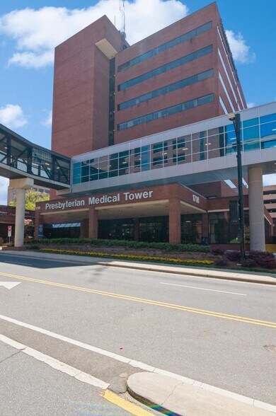 1718 E 4th St, Charlotte, NC à louer - Photo du bâtiment - Image 2 de 9