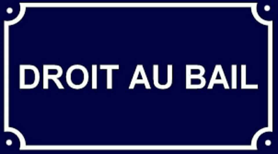 Commerce de détail dans Orange à louer - Photo du bâtiment - Image 1 de 1