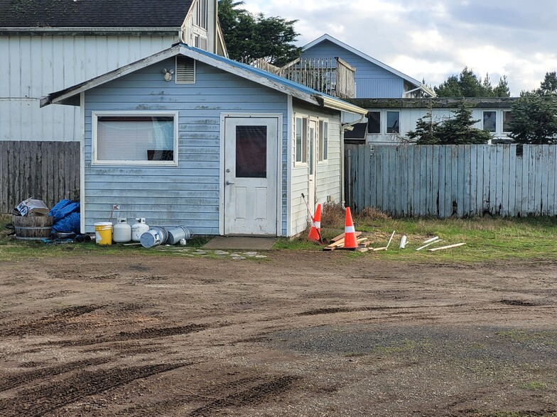 598 Point Brown NE Ave, Ocean Shores, WA for sale - Building Photo - Image 3 of 5