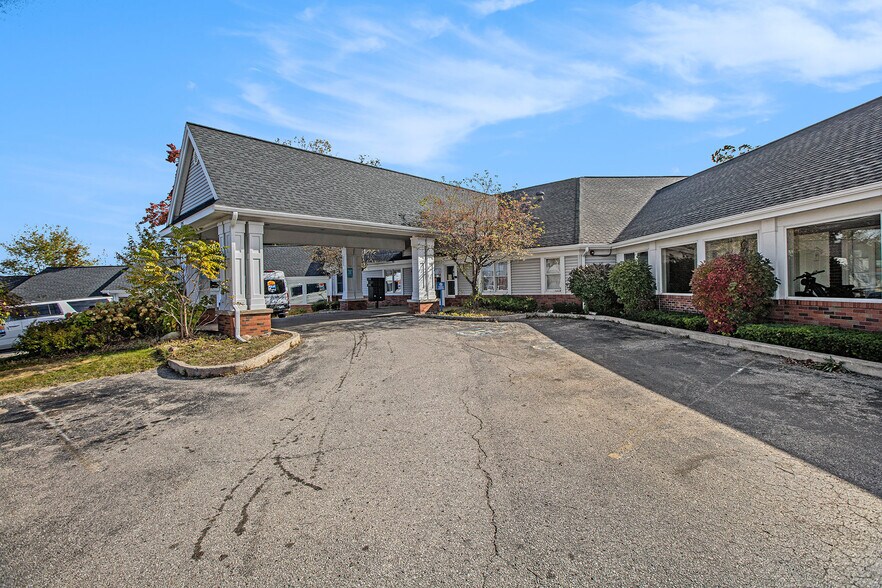 525 W Mitchell St, Petoskey, MI à vendre - Photo du bâtiment - Image 3 de 21