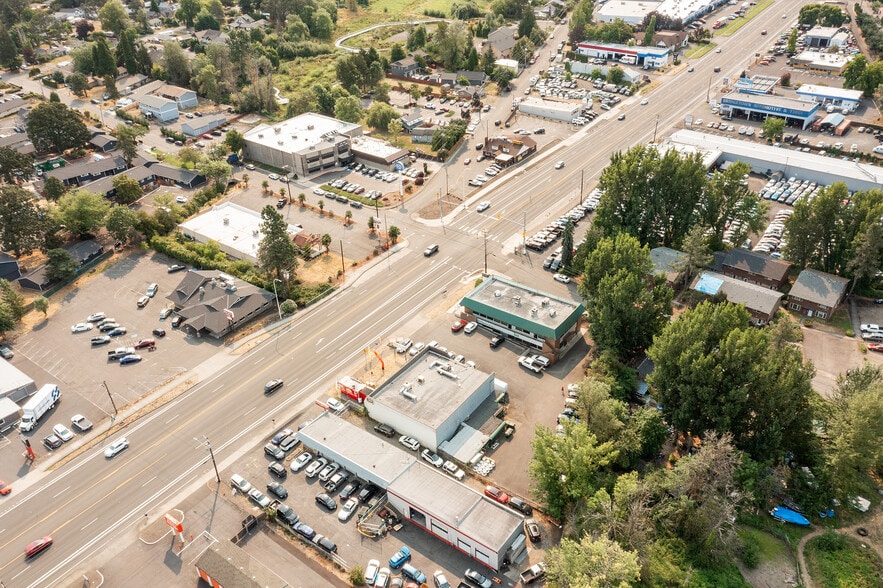 17635 SE McLoughlin Blvd, Milwaukie, OR for sale - Building Photo - Image 2 of 18
