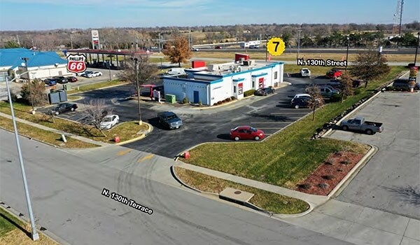 24 N 130th St, Bonner Springs, KS à louer - Photo du bâtiment - Image 2 de 4