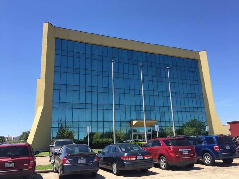 2300 Highway 365, Nederland, TX à louer - Photo du bâtiment - Image 2 de 2