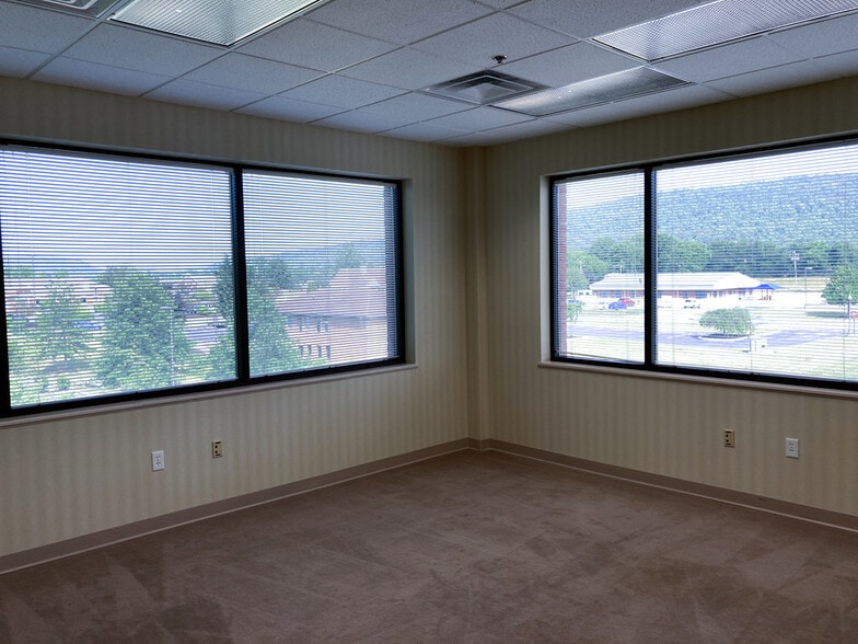 2805 Old Post Rd, Harrisburg, PA for lease - Interior Photo - Image 2 of 8