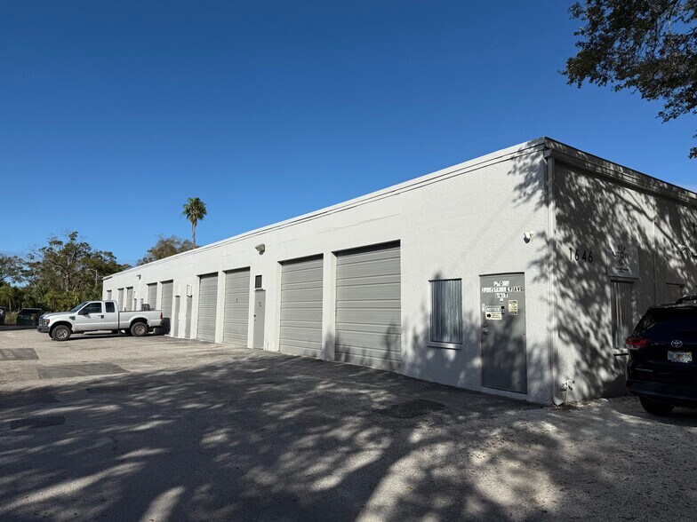 1660 Tilley Ave, Clearwater, FL à louer - Photo du bâtiment - Image 3 de 7