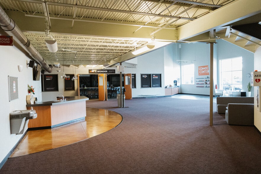 1601 Galbraith Ave SE, Grand Rapids, MI for sale - Interior Photo - Image 2 of 12