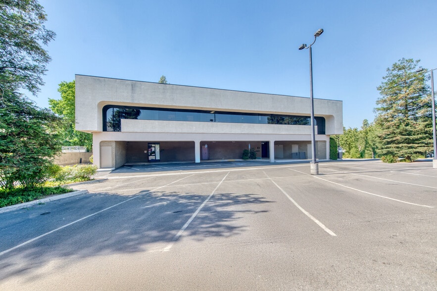 776 E Shaw Ave, Fresno, CA for lease - Building Photo - Image 2 of 6