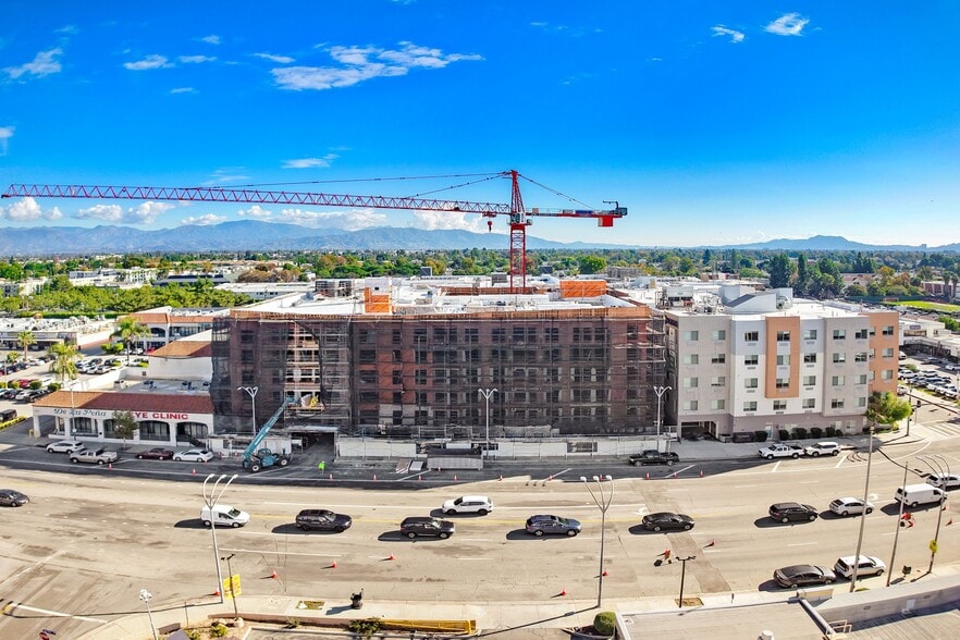 7054 Van Nuys Blvd, Van Nuys, CA for lease - Building Photo - Image 3 of 11