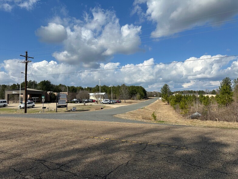 102 Ryan's Way, Minden, LA à vendre - Photo du bâtiment - Image 2 de 11