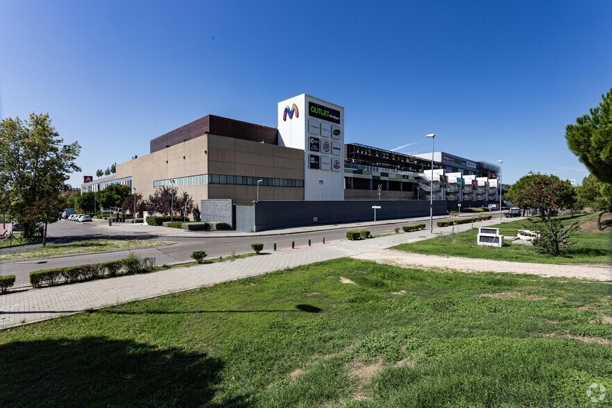 Retail in Leganés, Madrid for lease - Building Photo - Image 2 of 3