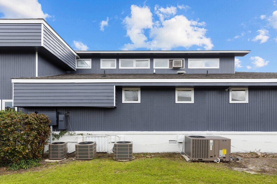 208 Penny Ln, Morehead City, NC à vendre - Photo du bâtiment - Image 2 de 51