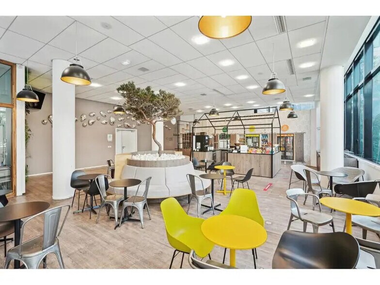 Office in Asnières-sur-Seine for lease - Building Photo - Image 3 of 36