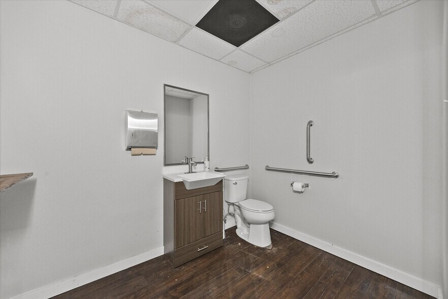 2108 Monroe St, Commerce, TX à louer - Photo du bâtiment - Image 3 de 38