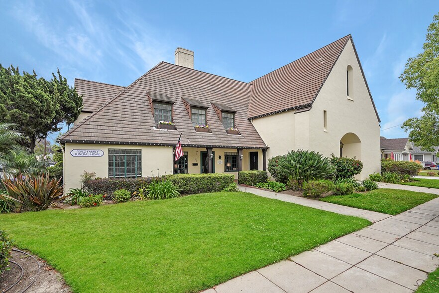 738 E Santa Paula St, Santa Paula, CA à vendre - Photo du bâtiment - Image 1 de 13