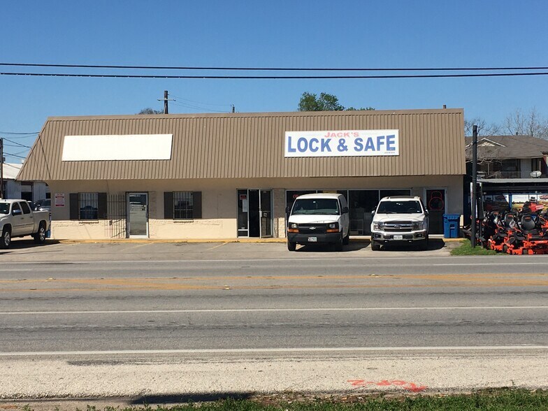 3315-3317 Avenue H, Rosenberg, TX for lease - Primary Photo - Image 1 of 2