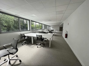 Office in Noisy-le-Grand for lease Interior Photo- Image 2 of 3