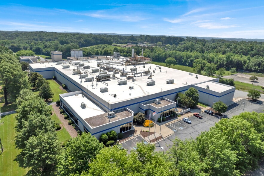 816 W Fieldcrest Rd, Eden, NC à vendre - Photo du bâtiment - Image 2 de 16