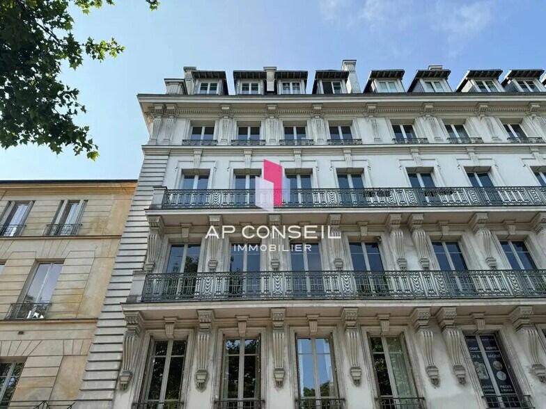 Office in Versailles for lease - Building Photo - Image 1 of 6