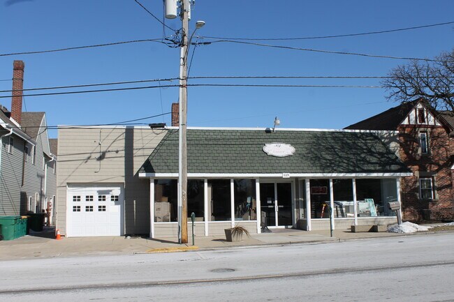 Plus de détails pour 325 W Elm St, Sycamore, IL - Commerce de détail à vendre