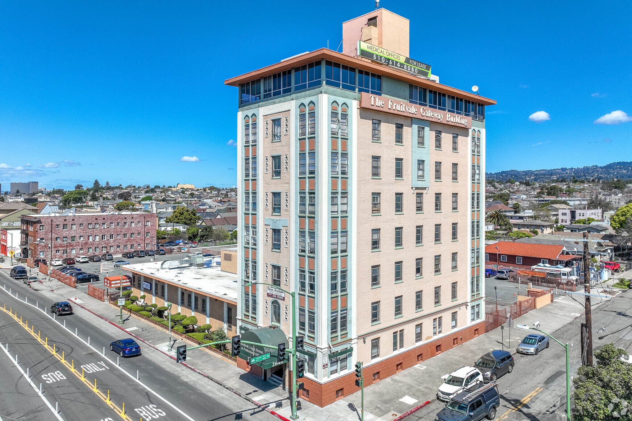 2634-2648 International Blvd, Oakland, CA à louer Photo principale- Image 1 de 17