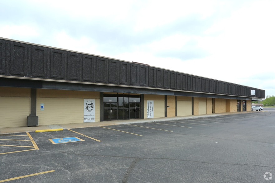 800-840 S Elm Pl, Broken Arrow, OK for lease - Building Photo - Image 3 of 6