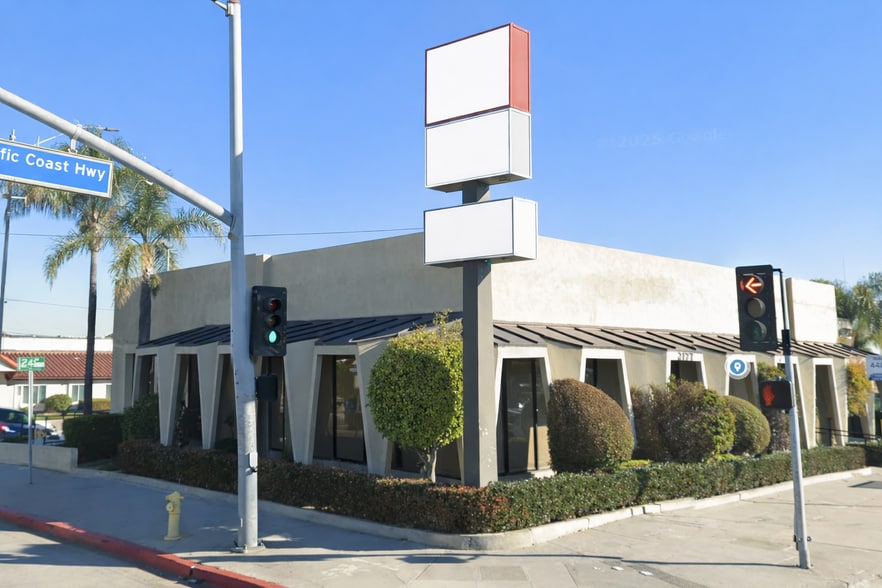 2155 Pacific Coast Hwy, Lomita, CA for lease - Primary Photo - Image 1 of 1