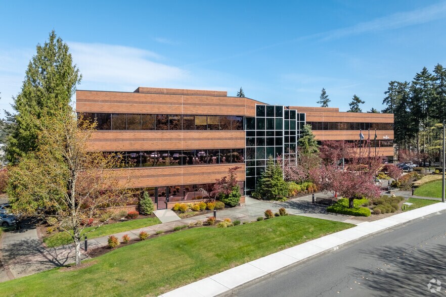 11900 NE 1st St, Bellevue, WA à louer - Photo du bâtiment - Image 2 de 5