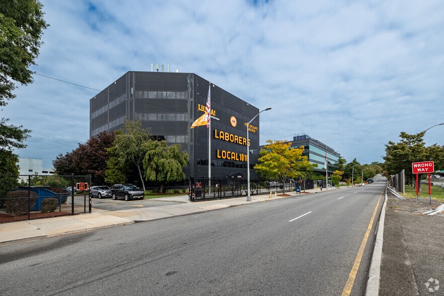 1720 Whitestone Expy, Whitestone, NY for lease - Building Photo - Image 3 of 18