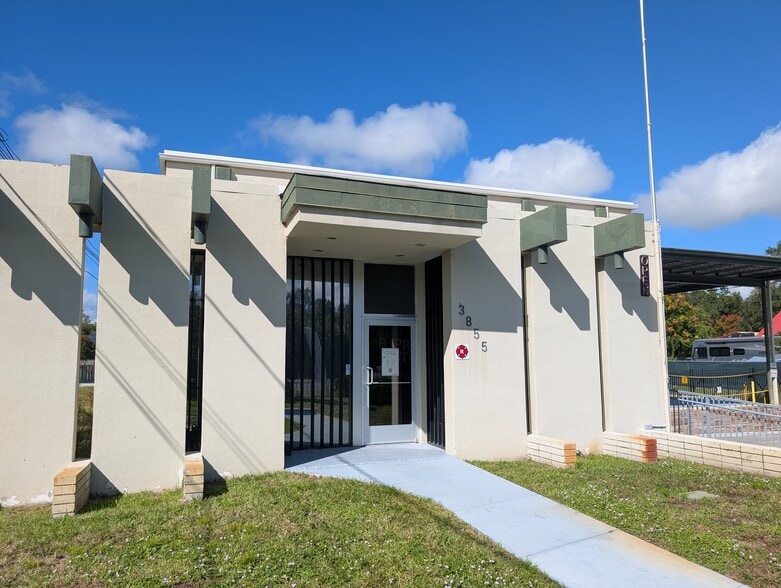 3855 N US Highway 1, Cocoa, FL à louer - Photo du bâtiment - Image 3 de 15