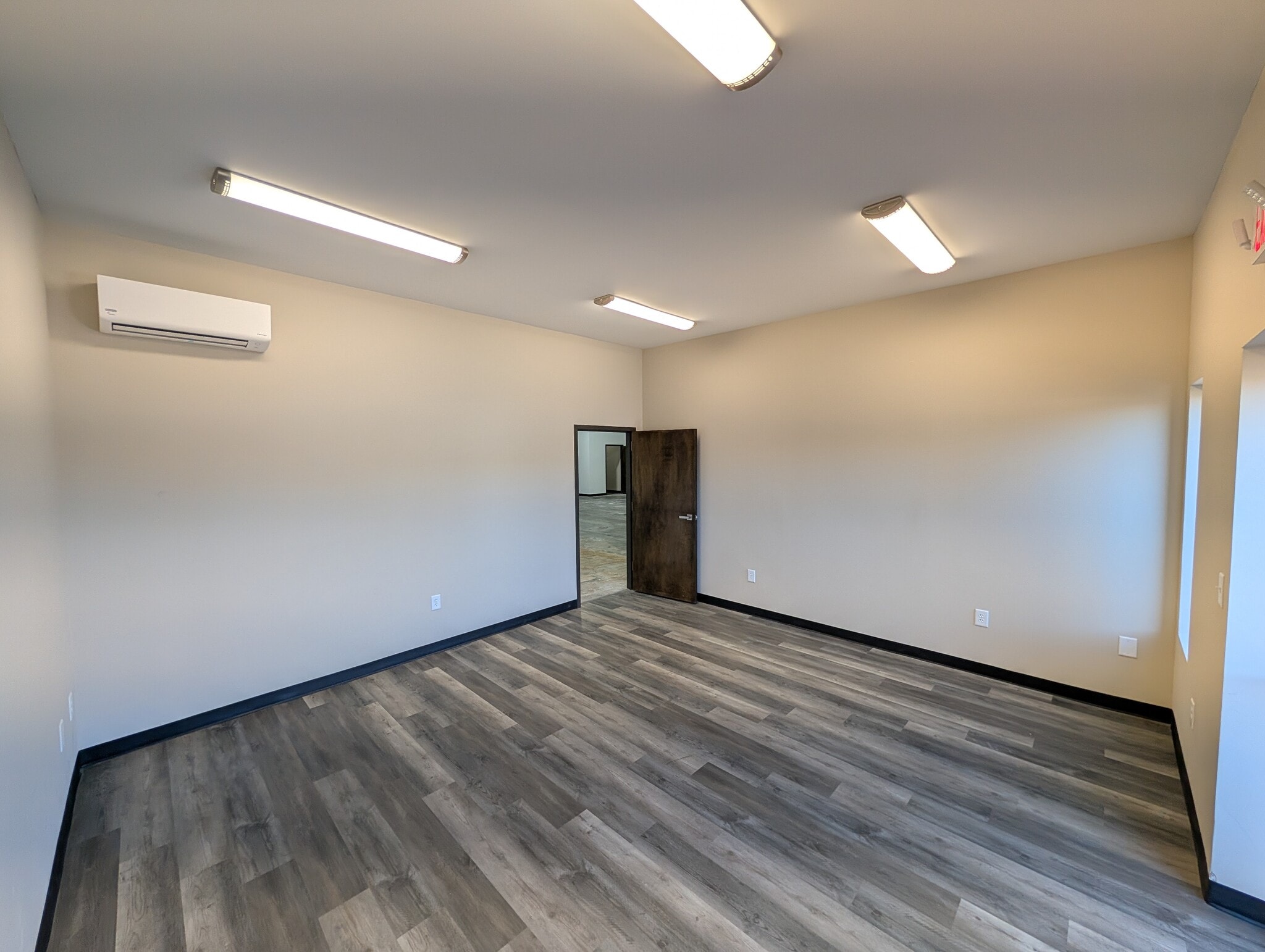 300 Maltbie Industrial Dr, Lawrenceville, GA for lease Interior Photo- Image 1 of 5