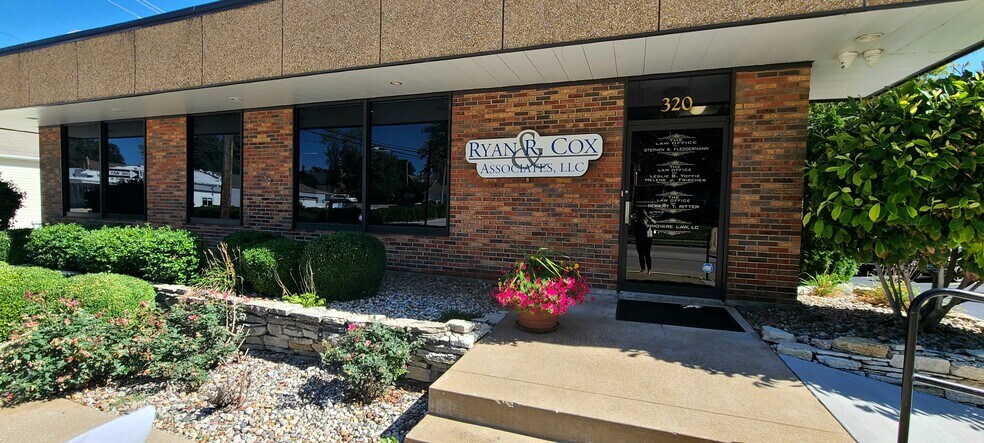 320 N 5th St, Saint Charles, MO à louer - Photo du bâtiment - Image 1 de 12