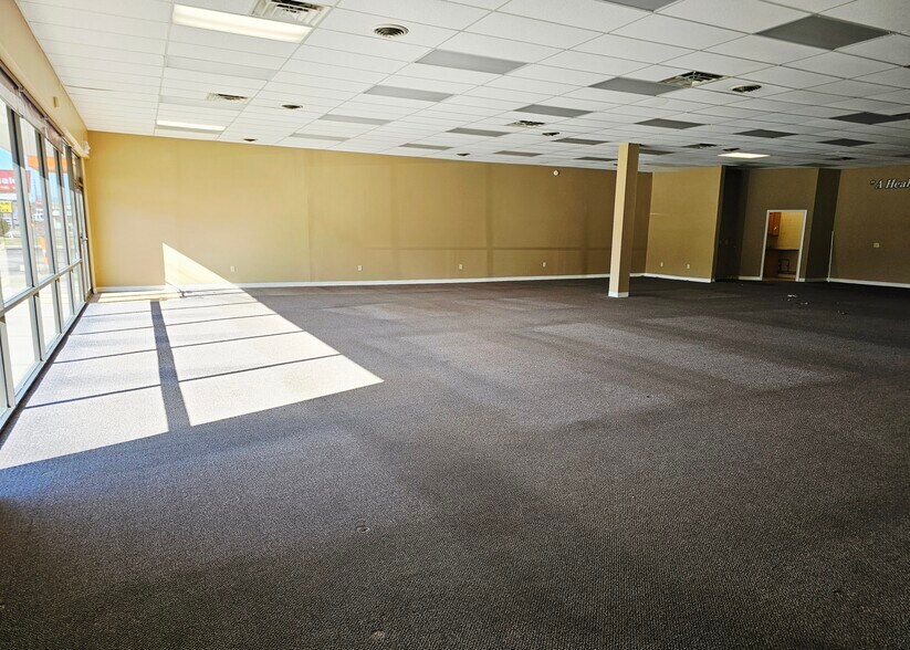 12401 Shelbyville Rd, Louisville, KY à louer - Photo intérieure - Image 3 de 13