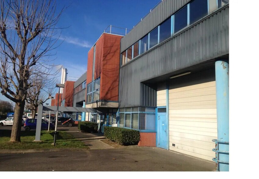 Industriel dans Villepinte à louer - Photo du bâtiment - Image 2 de 13