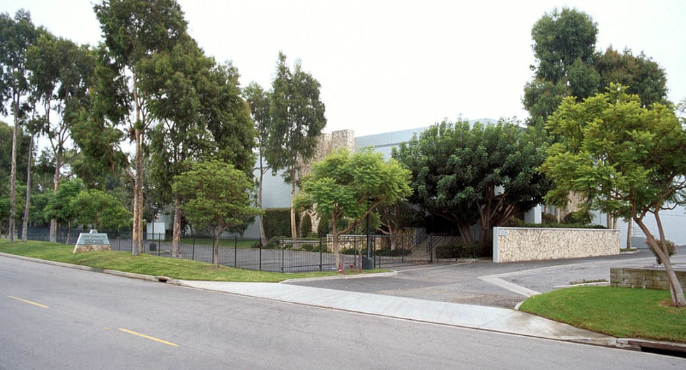 860 Sandhill Ave, Carson, CA for sale - Building Photo - Image 3 of 8