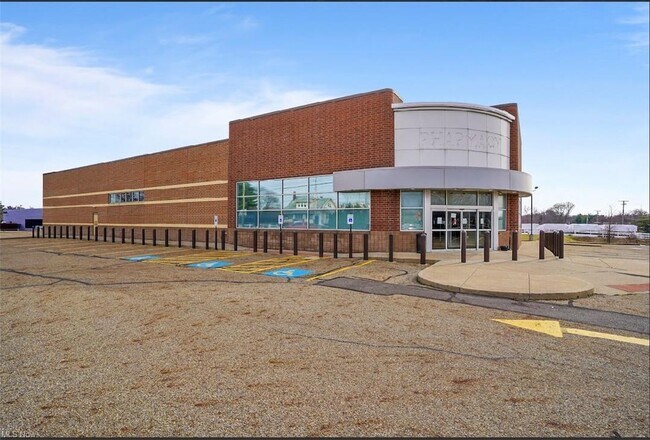 More details for 7800 Cleveland Ave NW, North Canton, OH - Retail for Sale