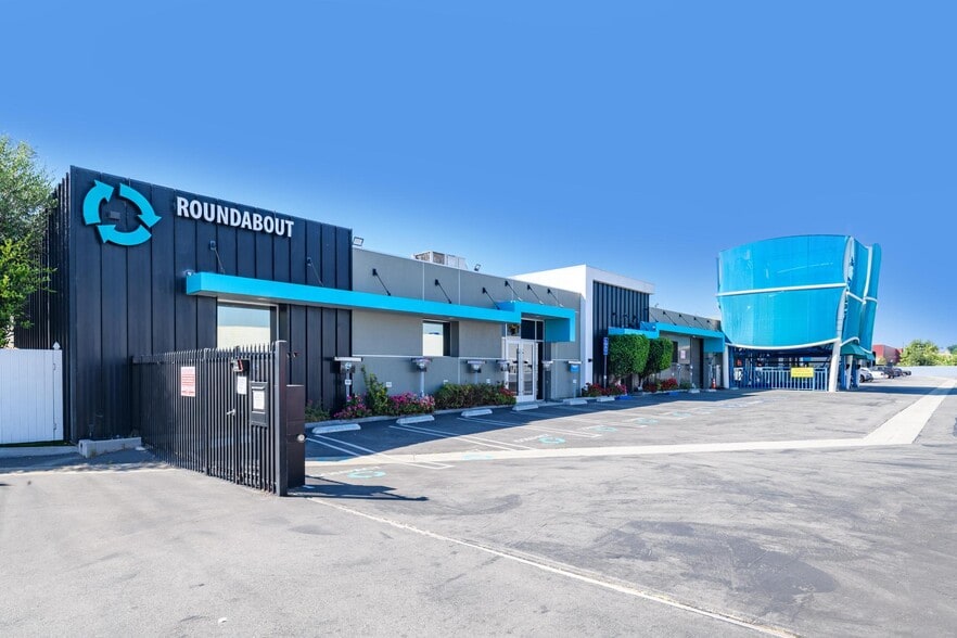 217-277 S Lake St, Burbank, CA for sale - Building Photo - Image 3 of 15