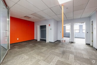 33-24 Northern Blvd, Long Island City, NY for lease Interior Photo- Image 1 of 10