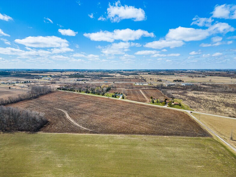 Waupun Rd, Oshkosh, WI à vendre - Photo du bâtiment - Image 3 de 6
