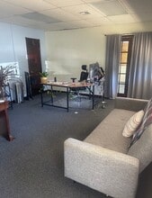 1617 N College Ave, Fayetteville, AR for lease Interior Photo- Image 1 of 5