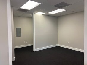 1135 Four Lakes Dr, Matthews, NC for lease Interior Photo- Image 2 of 5