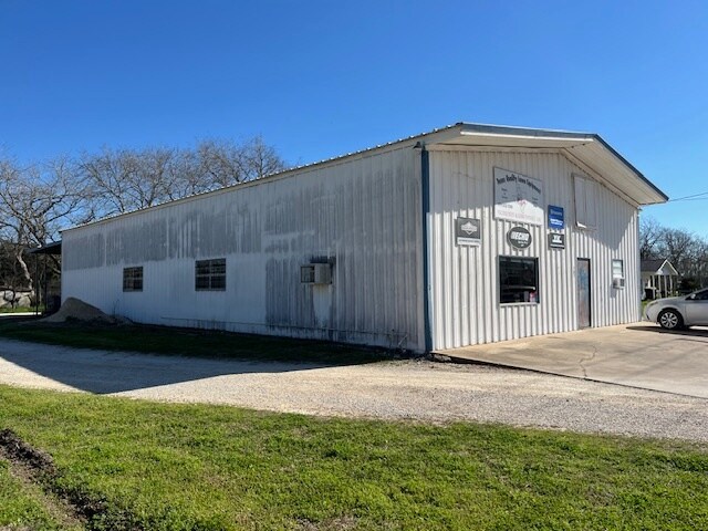 707 E Milam St, Wharton, TX à vendre - Photo du bâtiment - Image 2 de 9