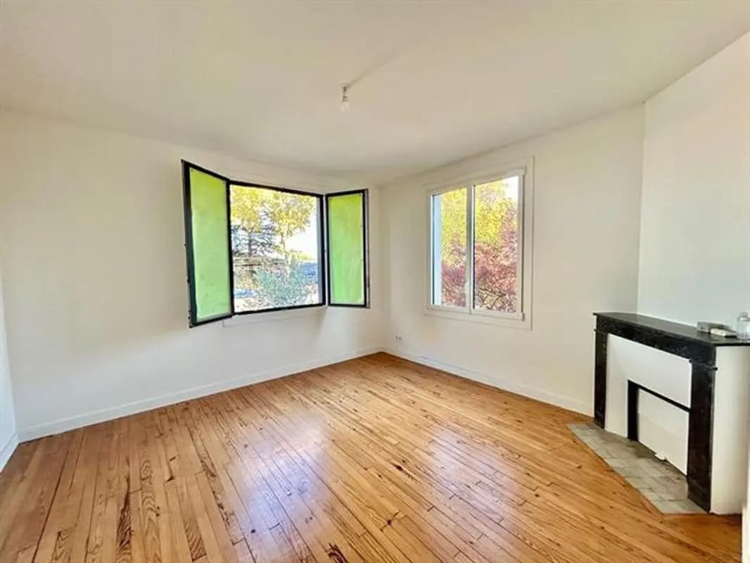 50 Route De Paris, Fenouillet for lease Interior Photo- Image 1 of 22