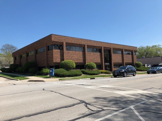 445 W Jackson Ave, Naperville, IL à louer - Photo du bâtiment - Image 3 de 20